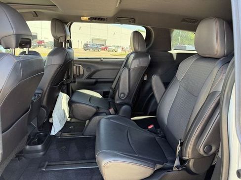 Certified 2024 Toyota Sienna XSE FWD image 28