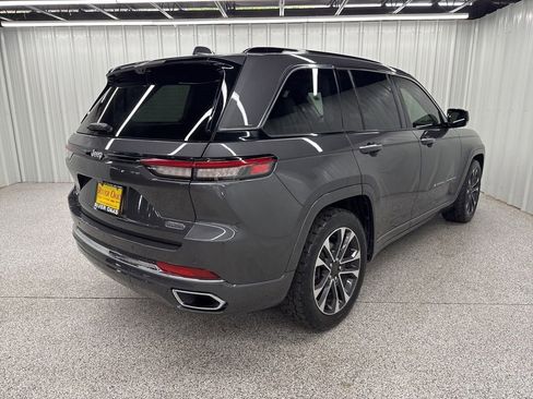 Used 2022 Jeep Grand Cherokee Overland w/ Luxury Tech Group IV AWD/4WD image 6
