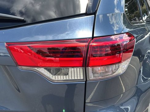 Used 2018 Toyota Highlander Limited FWD image 45