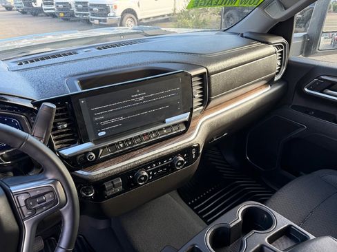 Used 2025 Chevrolet Silverado 2500 LT w/ Convenience Package image 25