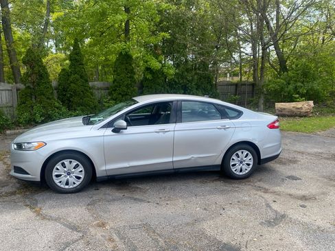 Used 2013 Ford Fusion S FWD image 2