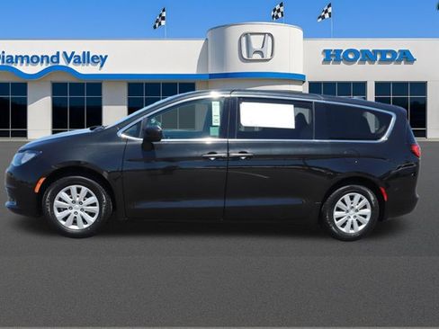 Used 2020 Chrysler Voyager L FWD image 8