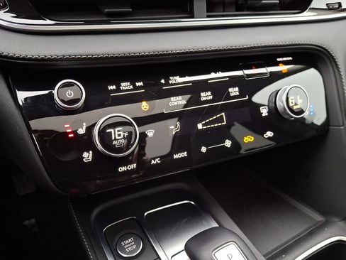 Certified 2024 INFINITI QX60 Luxe image 16