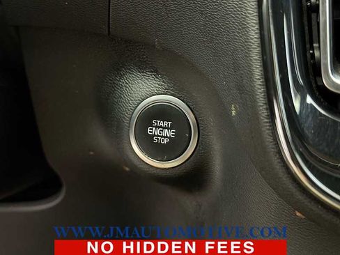 Used 2019 Volvo XC40 T5 Momentum image 39