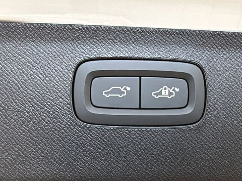New 2026 Volvo XC90 T8 Plus w/ Protection Package Premier AWD/4WD image 32