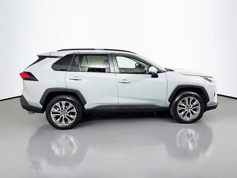 Used 2022 Toyota RAV4 XLE Premium image 8