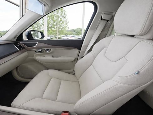 Certified 2024 Volvo XC90 B6 Plus AWD/4WD image 11