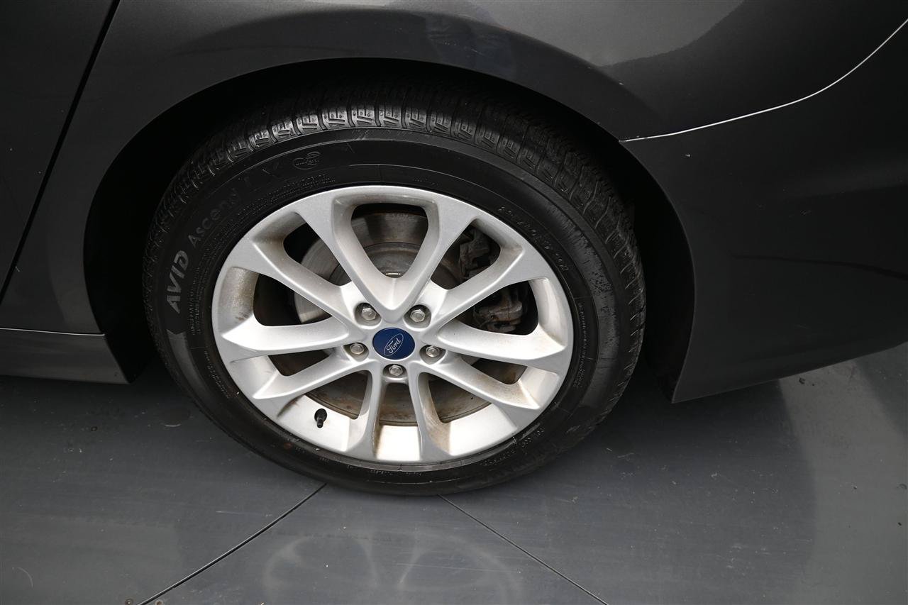 Used 2019 Ford Fusion SE FWD image 18