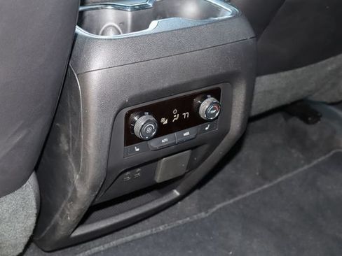 Used 2025 Chevrolet Traverse RS FWD image 21