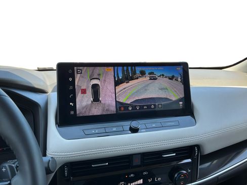 Used 2025 Nissan Rogue SL w/ Tech Package FWD image 13