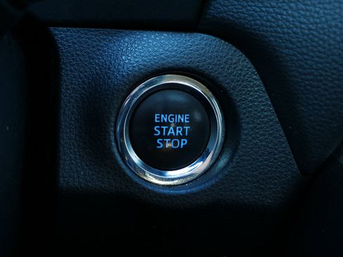 Used 2020 Toyota RAV4 XLE Premium image 21