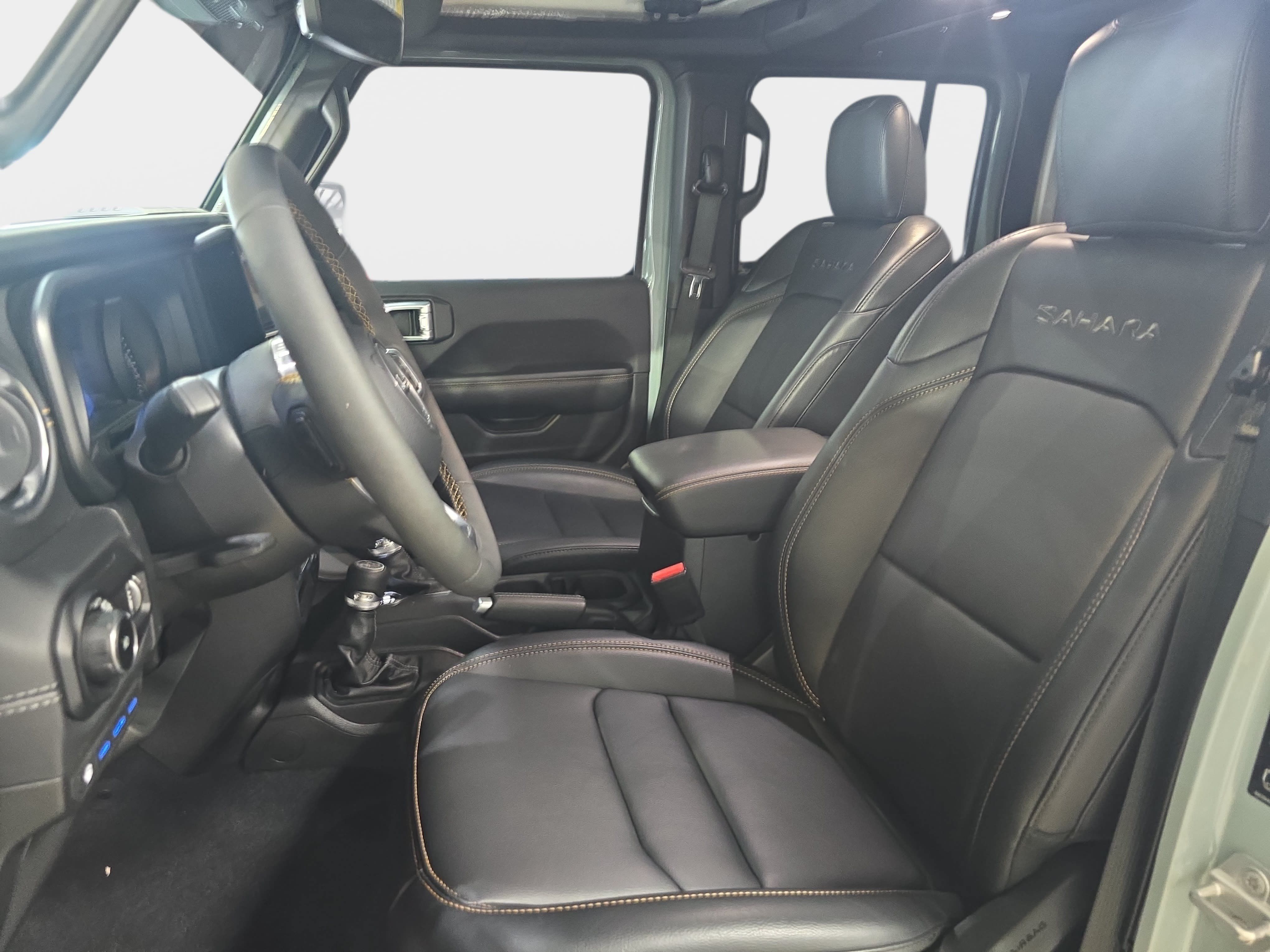 Used 2024 Jeep Wrangler Unlimited Sahara w/ Technology Group AWD/4WD image 12