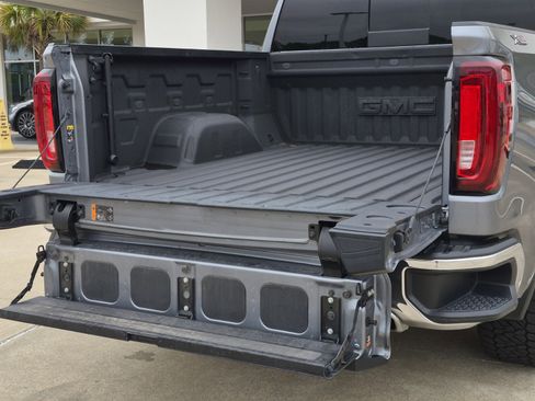 Used 2021 GMC Sierra 1500 SLT AWD/4WD image 9