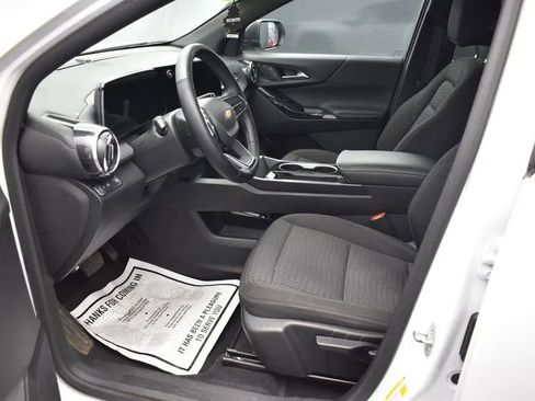 Used 2025 Chevrolet Equinox LT FWD image 14