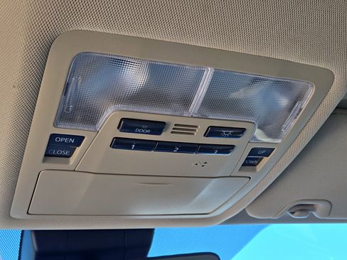 Used 2019 Toyota Highlander XLE image 34