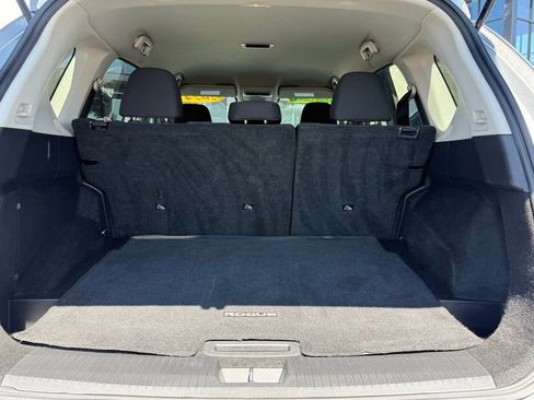 Used 2024 Nissan Rogue S FWD image 8