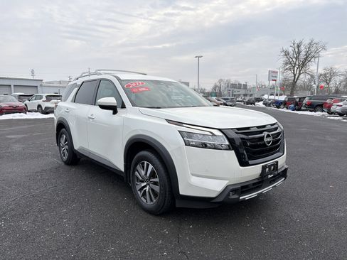 Certified 2022 Nissan Pathfinder SL w/ SL Black Package image 3