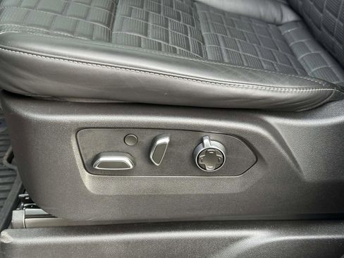 Used 2025 Cadillac Escalade Sport Platinum w/ LPO, ONYX Package image 15