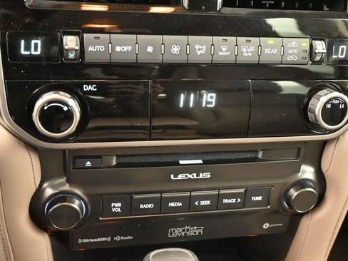 Used 2023 Lexus GX 460 Premium w/ Accessory Package AWD/4WD image 11