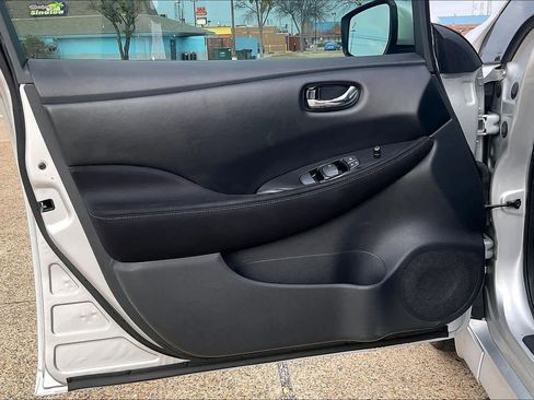Used 2018 Nissan Leaf SV w/ SV Technology Package image 27