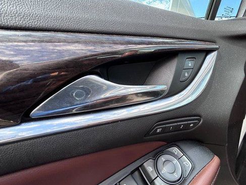 Used 2018 Buick Enclave Avenir w/ Avenir Technology Package FWD image 7