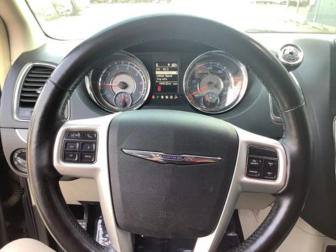 Used 2015 Chrysler Town & Country Touring-L w/ Driver Convenience Group FWD image 18