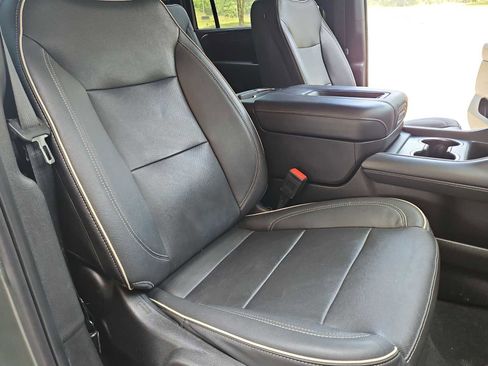 Used 2023 Chevrolet Suburban Premier AWD/4WD image 22