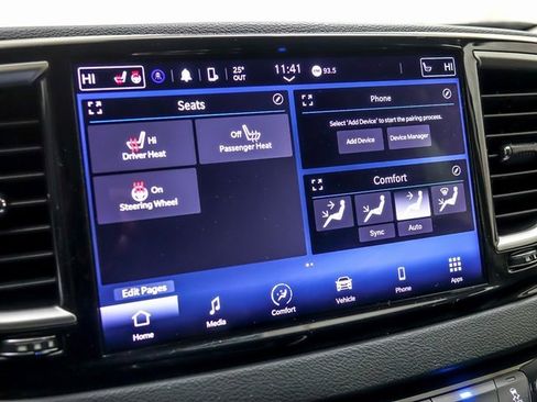 Used 2023 Chrysler Pacifica Touring-L image 18