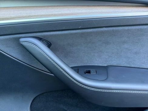 Used 2024 Tesla Model Y 2WD image 22