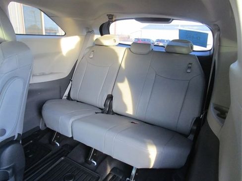 Used 2023 Toyota Sienna XLE image 14