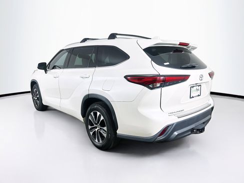 Used 2021 Toyota Highlander XLE FWD image 5