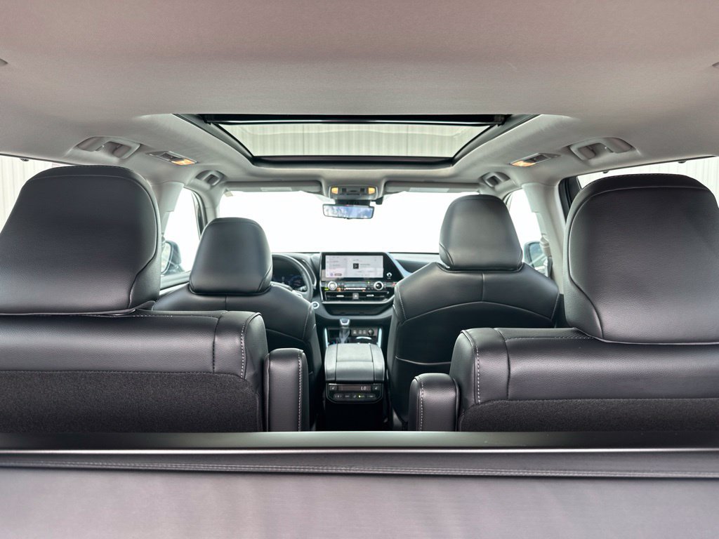 Used 2024 Toyota Highlander Platinum AWD/4WD image 27