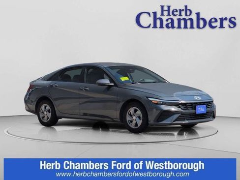 Used 2024 Hyundai Elantra SE FWD image 1