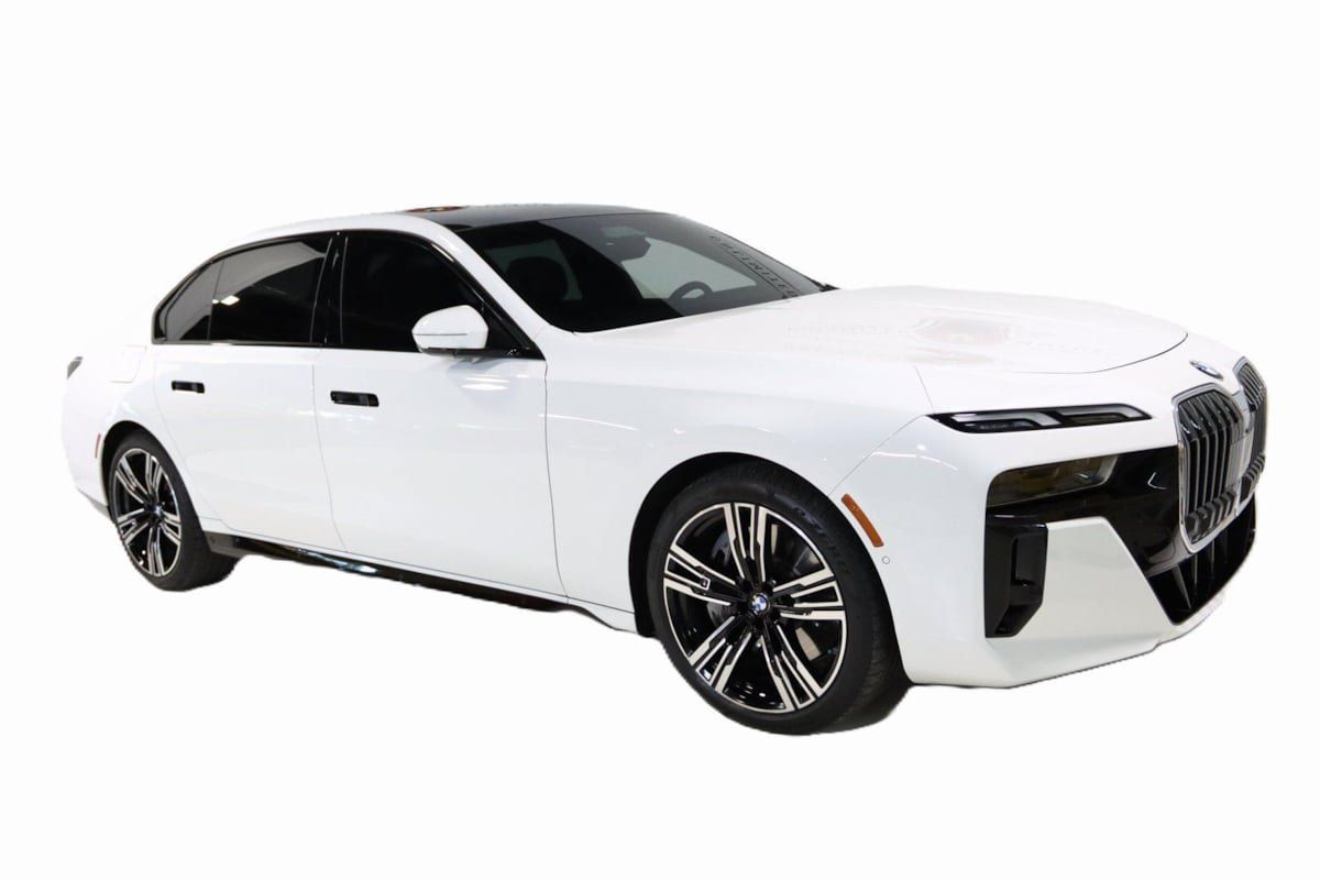 Used 2023 BMW 760i xDrive AWD/4WD image 5