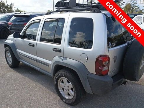 Used 2007 Jeep Liberty Sport image 3