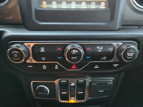 Used 2021 Jeep Gladiator Overland w/ Trailer Tow Package image 22