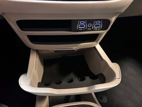 Used 2023 Chrysler Pacifica Touring-L FWD image 18