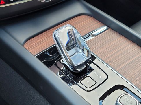 Certified 2024 Volvo XC60 T8 Ultimate w/ Protection Package Premier image 26