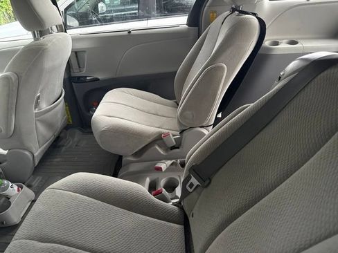 Used 2014 Toyota Sienna LE FWD image 14