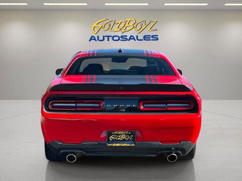 Used 2015 Dodge Challenger R/T image 4