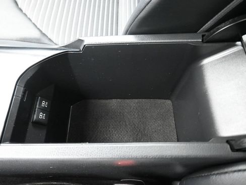 Used 2020 Toyota Camry SE w/ Sunroof Package FWD image 24
