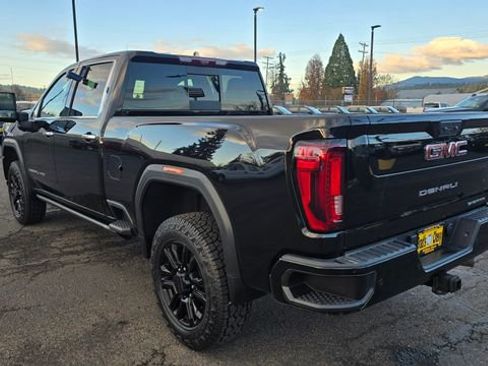 Used 2023 GMC Sierra 3500 Denali w/ Denali Black Diamond Edition image 6