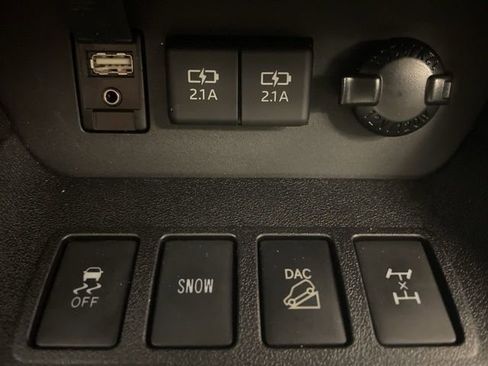 Used 2019 Toyota Highlander XLE image 25