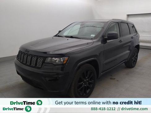 Used 2017 Jeep Grand Cherokee Altitude image 1