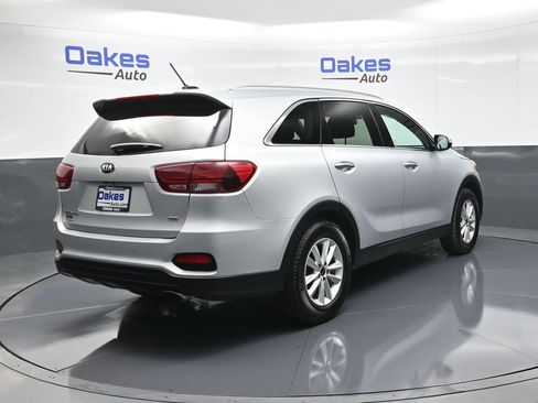 Used 2020 Kia Sorento LX w/ LX I4 Convenience Package image 8