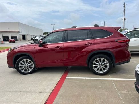 Used 2022 Toyota Highlander Limited FWD image 7