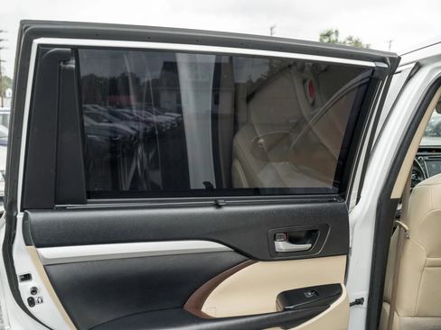 Used 2018 Toyota Highlander XLE AWD/4WD image 10