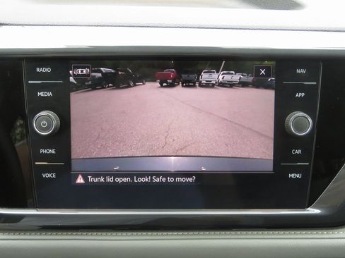 Used 2022 Volkswagen Taos SEL image 27