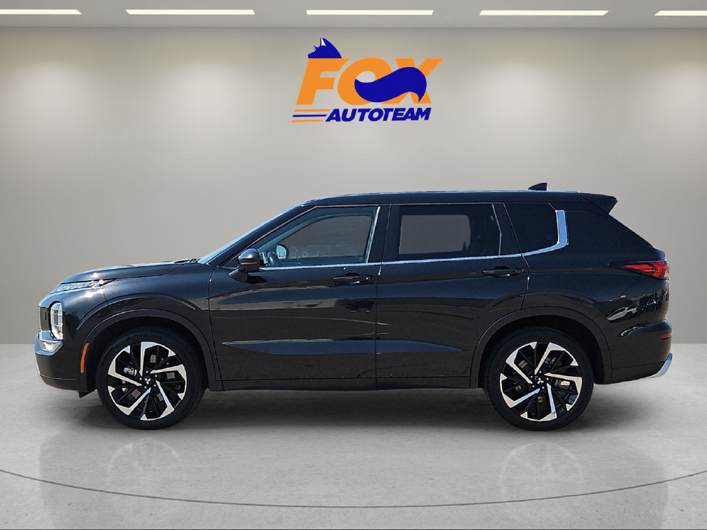Used 2024 Mitsubishi Outlander SE AWD/4WD image 2