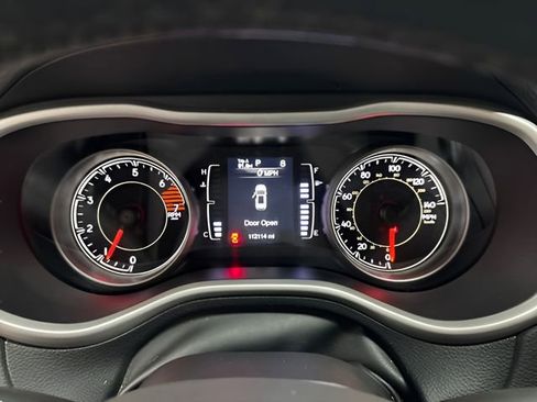 Used 2018 Jeep Cherokee Latitude Plus w/ Comfort/Convenience Group FWD image 15